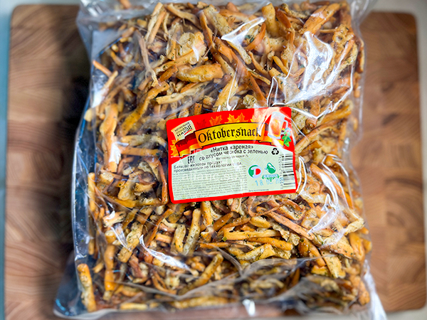 Нитка ЖАРЕНАЯ "Чеснок с зеленью" Oktobersnack 1 кг (сырный продукт) в Коломне