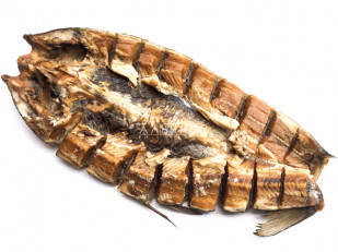 Окунь речной вяленый: Сом (бабочка) холодного копчения
